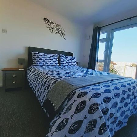The Getaway - Modern 2 Bedroom Brixham Bungalow With Sea Peeps 외부 사진