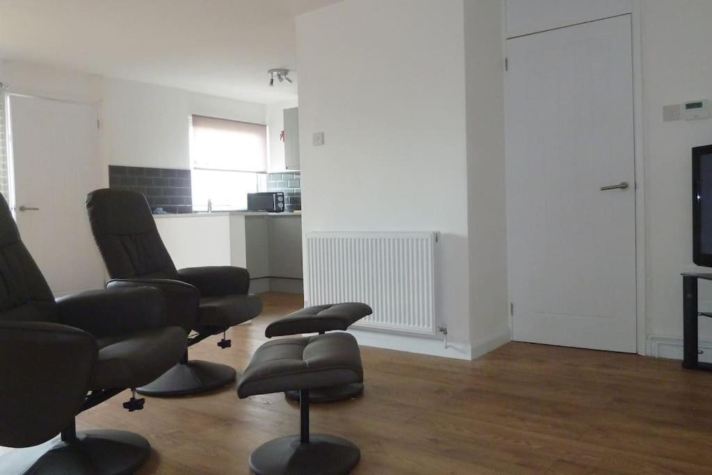 The Getaway - Modern 2 Bedroom Brixham Bungalow With Sea Peeps 외부 사진