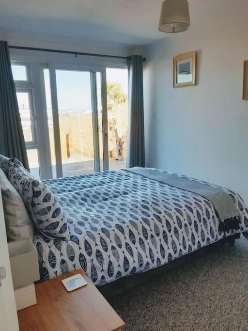 The Getaway - Modern 2 Bedroom Brixham Bungalow With Sea Peeps 외부 사진