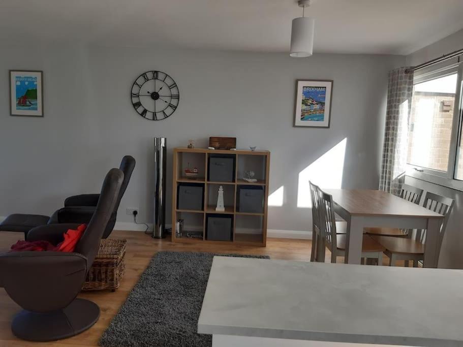 The Getaway - Modern 2 Bedroom Brixham Bungalow With Sea Peeps 외부 사진