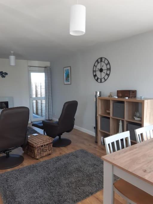 The Getaway - Modern 2 Bedroom Brixham Bungalow With Sea Peeps 외부 사진