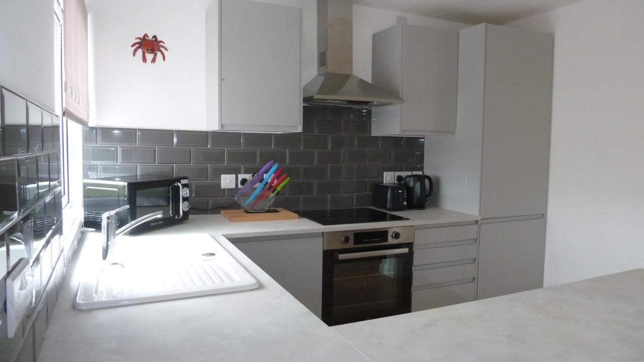 The Getaway - Modern 2 Bedroom Brixham Bungalow With Sea Peeps 외부 사진